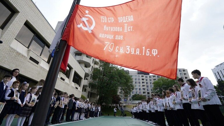Click to enlarge immortal regiment procession