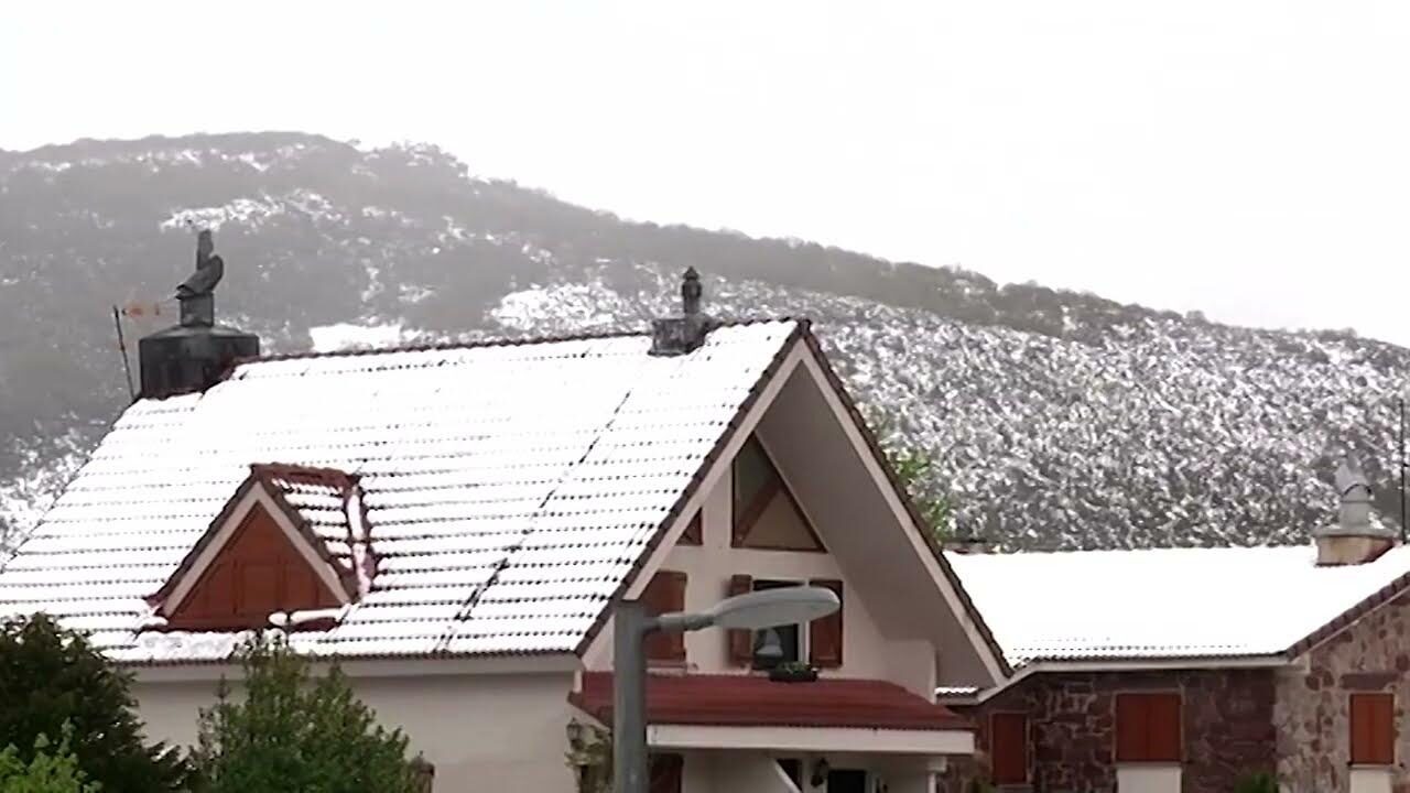 Click to enlarge Snowfall surprises Spain after an early heat wave
