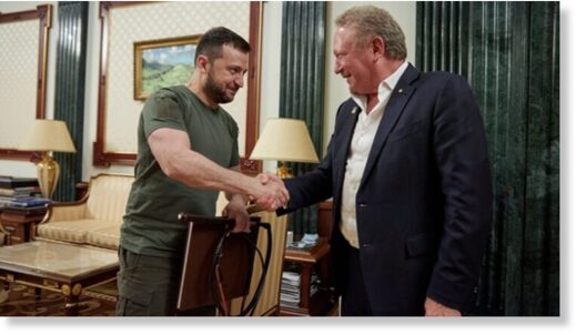 Volodymyr Zelensky (L) shakes hands with Australian mining magnate Andrew Forrest (R) in November 2022