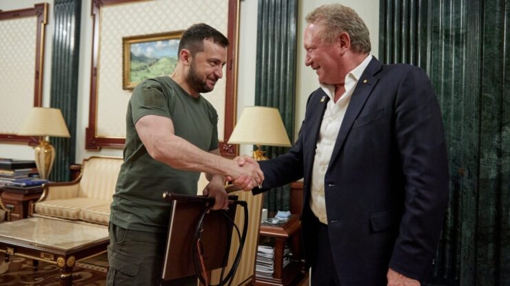 Click to enlarge Volodymyr Zelensky (L) shakes hands with Australian mining magnate Andrew Forrest (R) in November 2022
