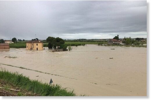 Click to enlarge The Santerno River breached its bank, flooding Ca' di Lugo - San Lorenzo in the province of Ravenna.