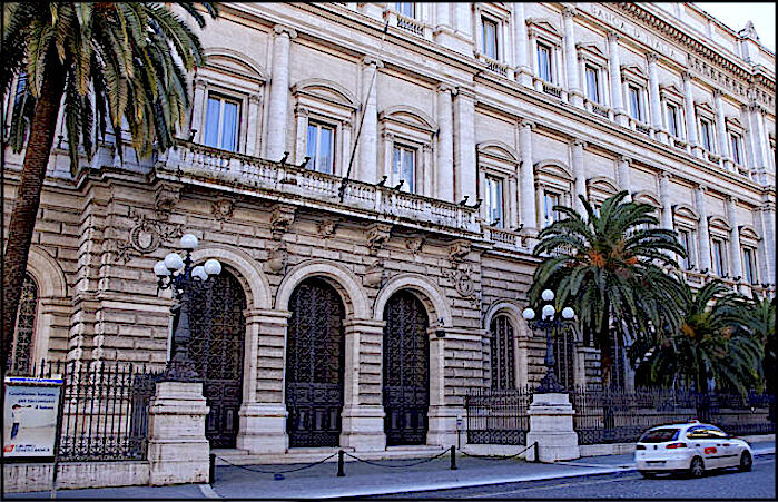 Bank bldg