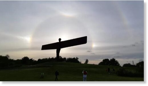Halos gave the perfect frame around the Angel of the North, spotted by Andy Gowland