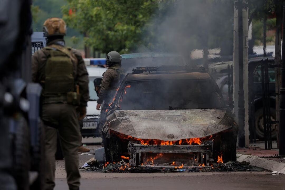 kosovo protest car