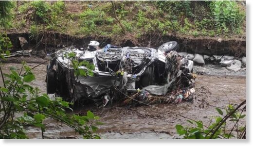 This is how the truck was left after being dragged by the strong current of a stream