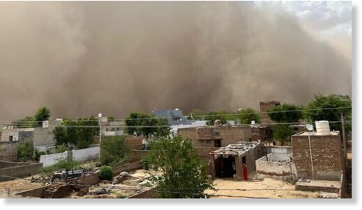 The dust storm was followed by rains and mud, due to which life was affected.