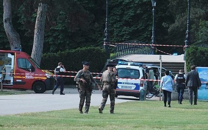 Click to enlarge france knife