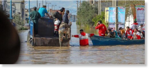 Click to enlarge Iranian Red Crescent teams carried out rescues