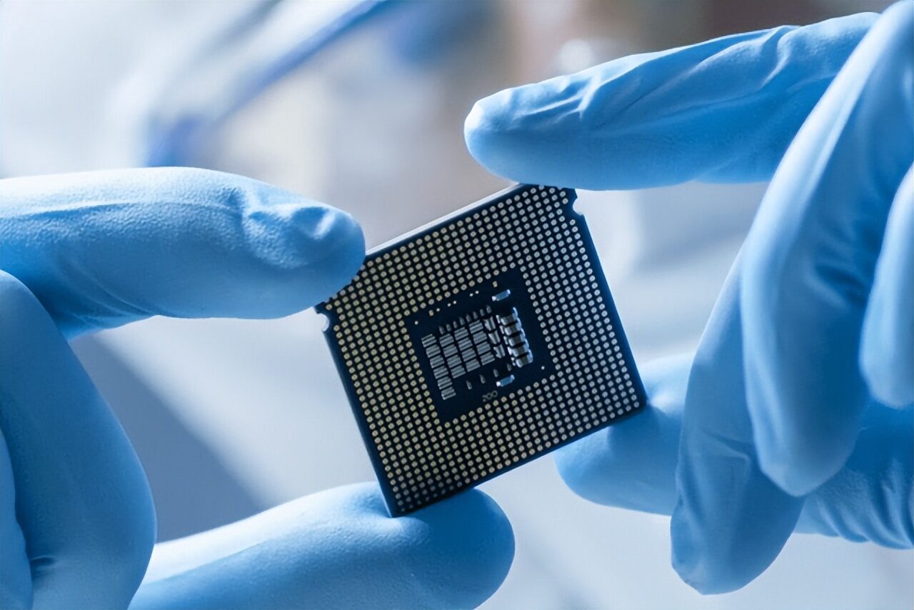 Click to enlarge China first 4-nm computer chip