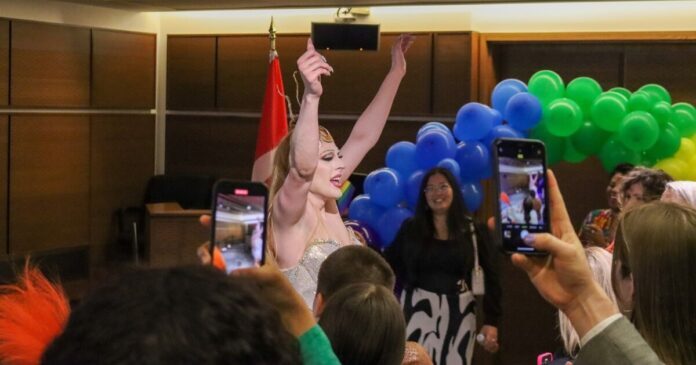 Click to enlarge canada drag show