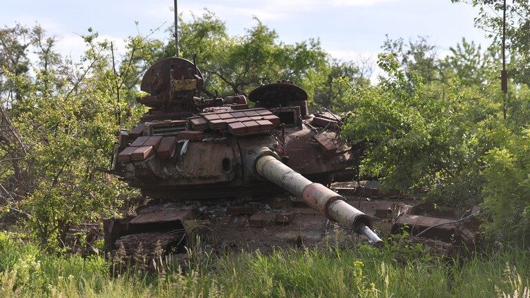 Click to enlarge destroyed tank