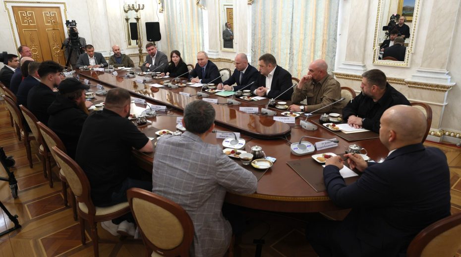 Click to enlarge Putin Meeting Press