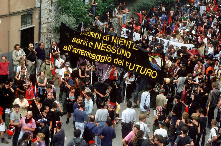 Click to enlarge G8 summit in Genoa in July 2001 italy protests