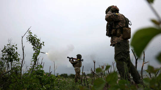 Click to enlarge Ukrainian soldiers