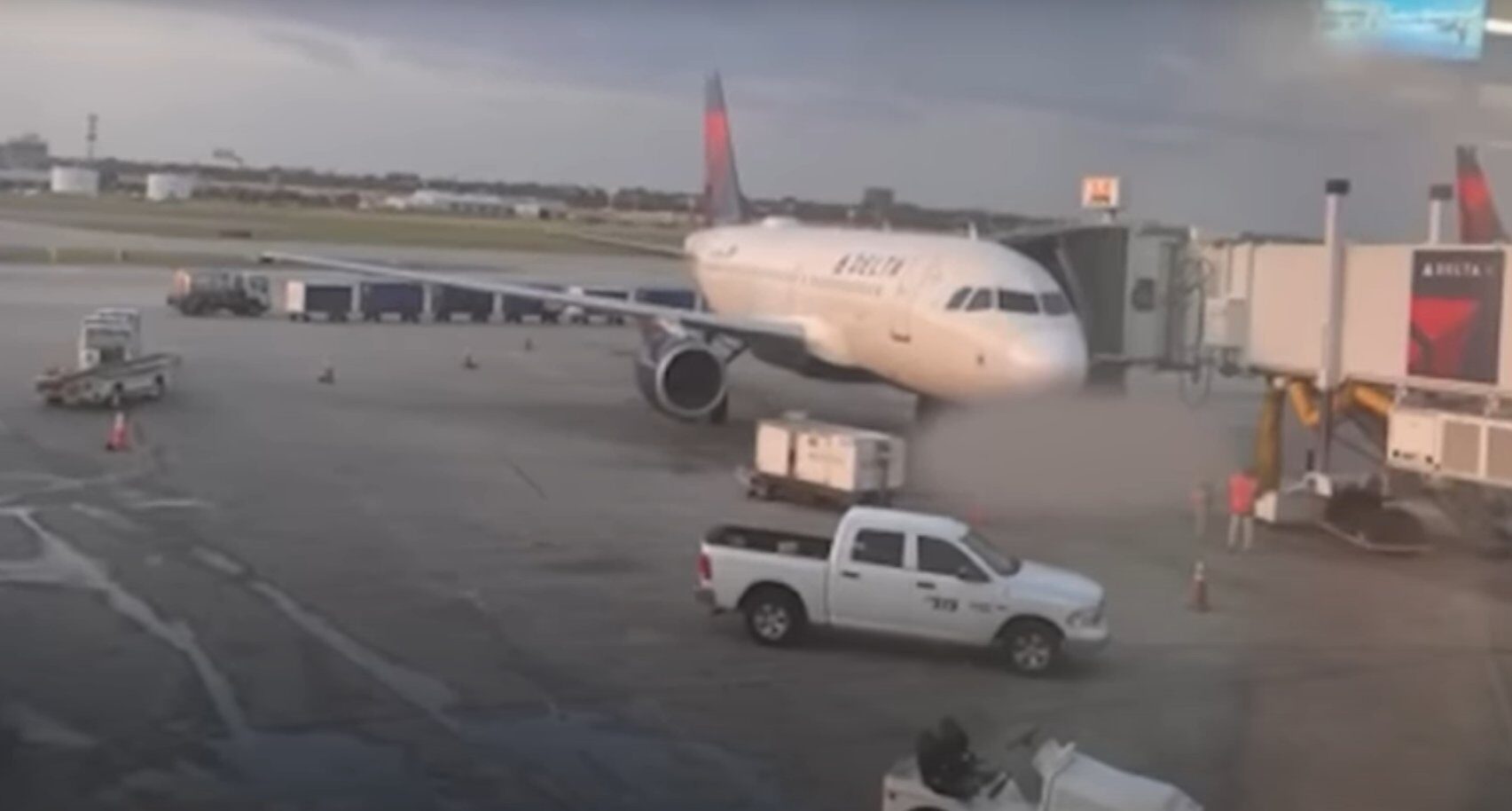 Click to enlarge airport plane