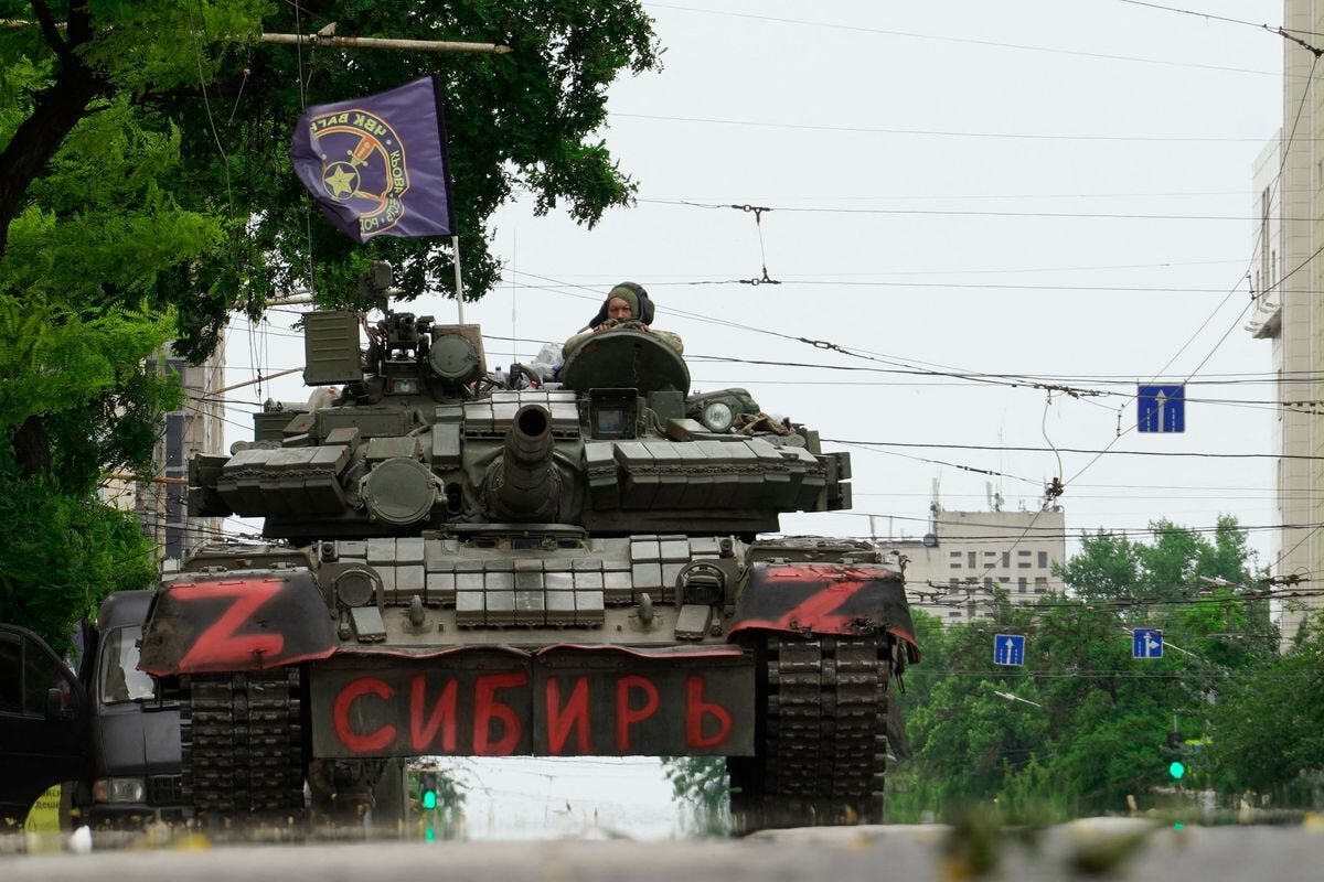 Click to enlarge red z tank rostov