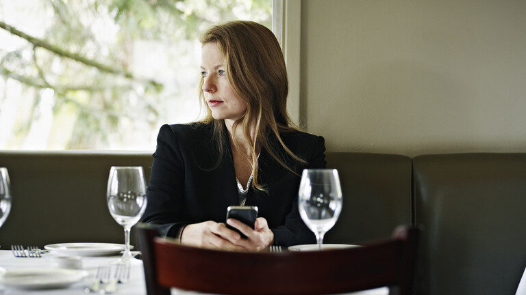 woman dine alone