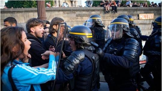 Click to enlarge paris police