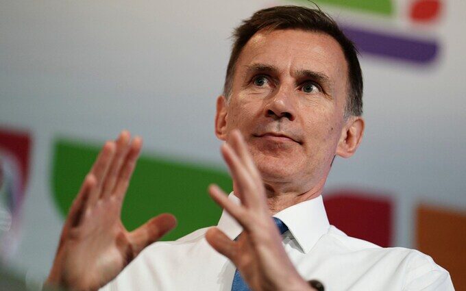 Chancellor Jeremy Hunt banks close accounts farage