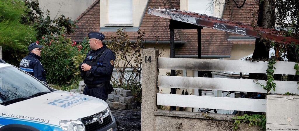 Click to enlarge france riots mayor home attacked l’Hay-les-Roses