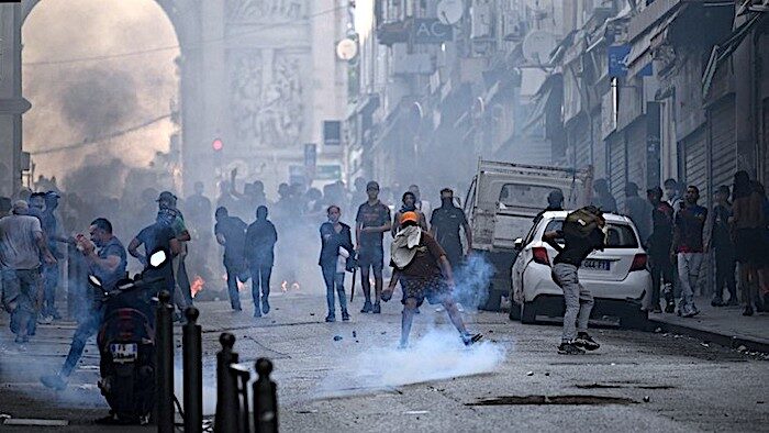 Click to enlarge rioters