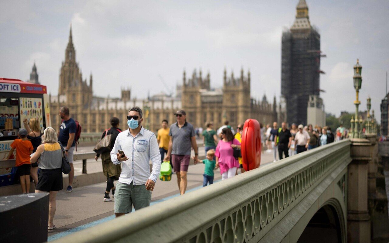 Click to enlarge masks london lockdown