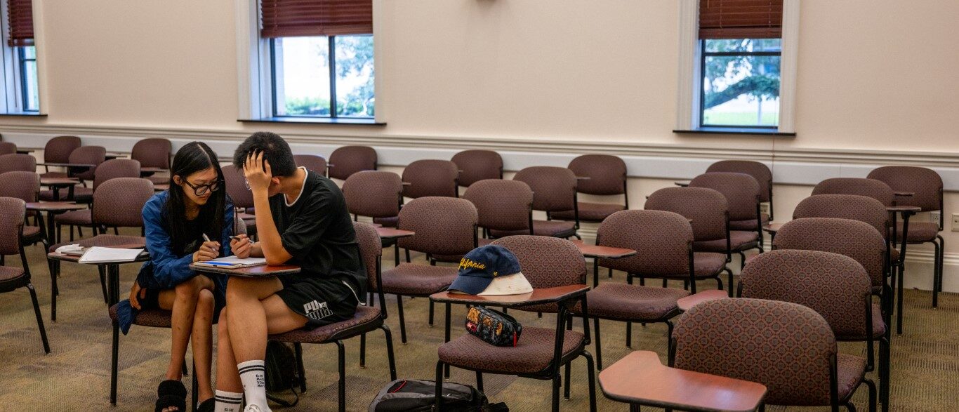 students empty classroom