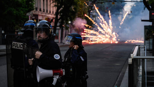 Click to enlarge French riot police