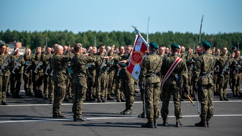 poland army military soldiers