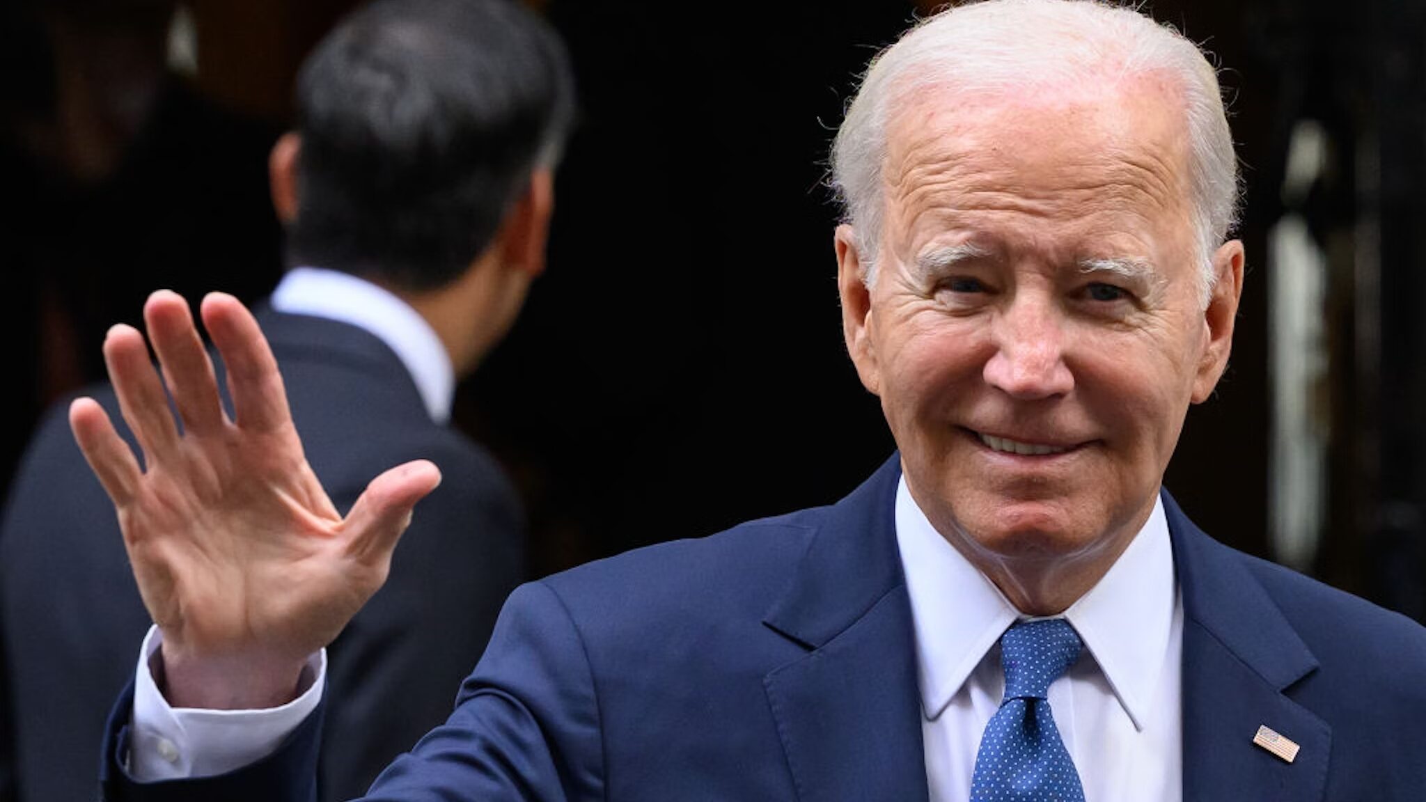 biden waving