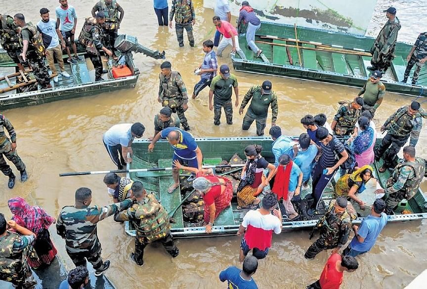 Armymen rescue people stuck in Patiala district