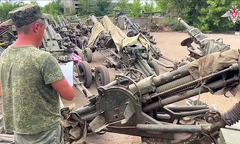 Click to enlarge wagner group arms russian army surrender