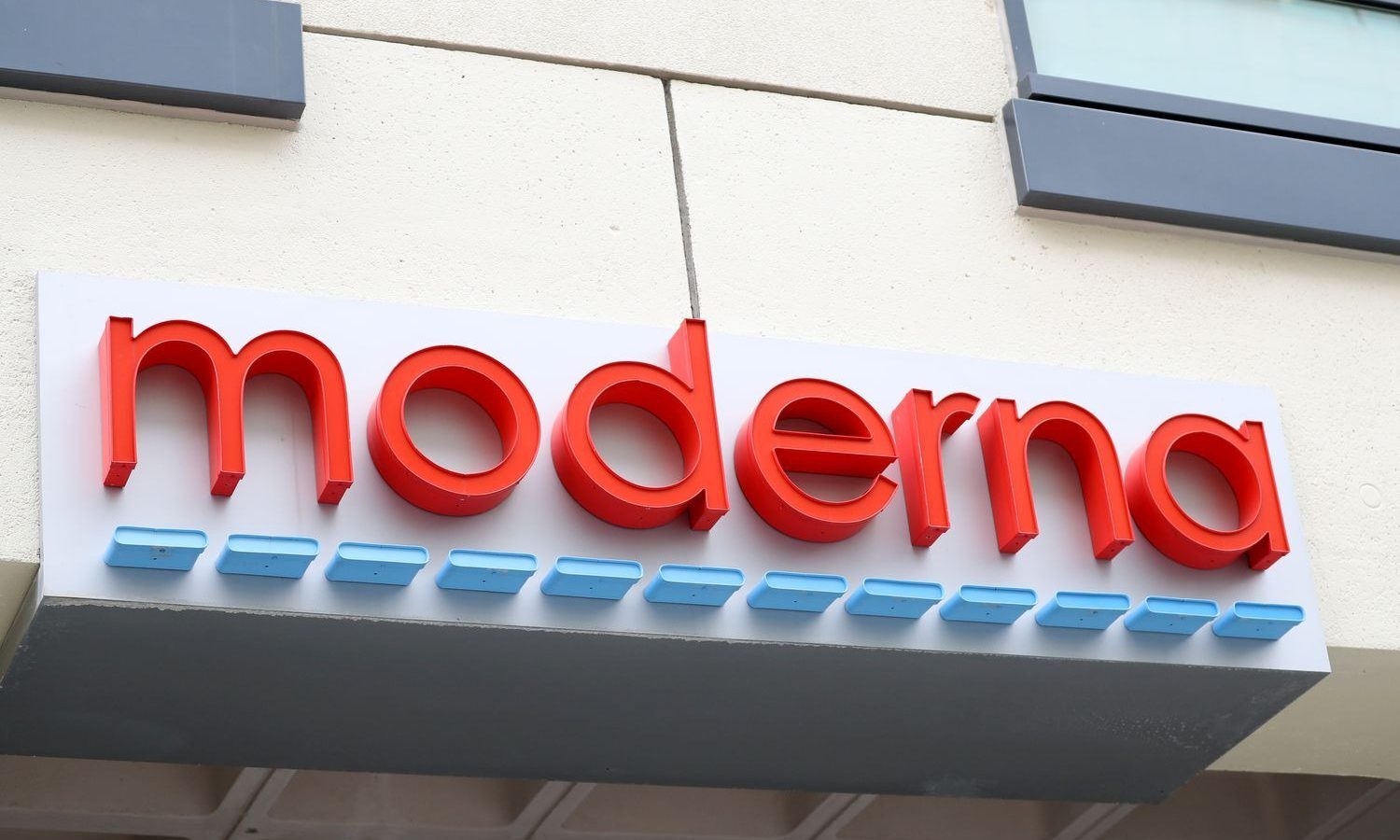 Moderna Sign