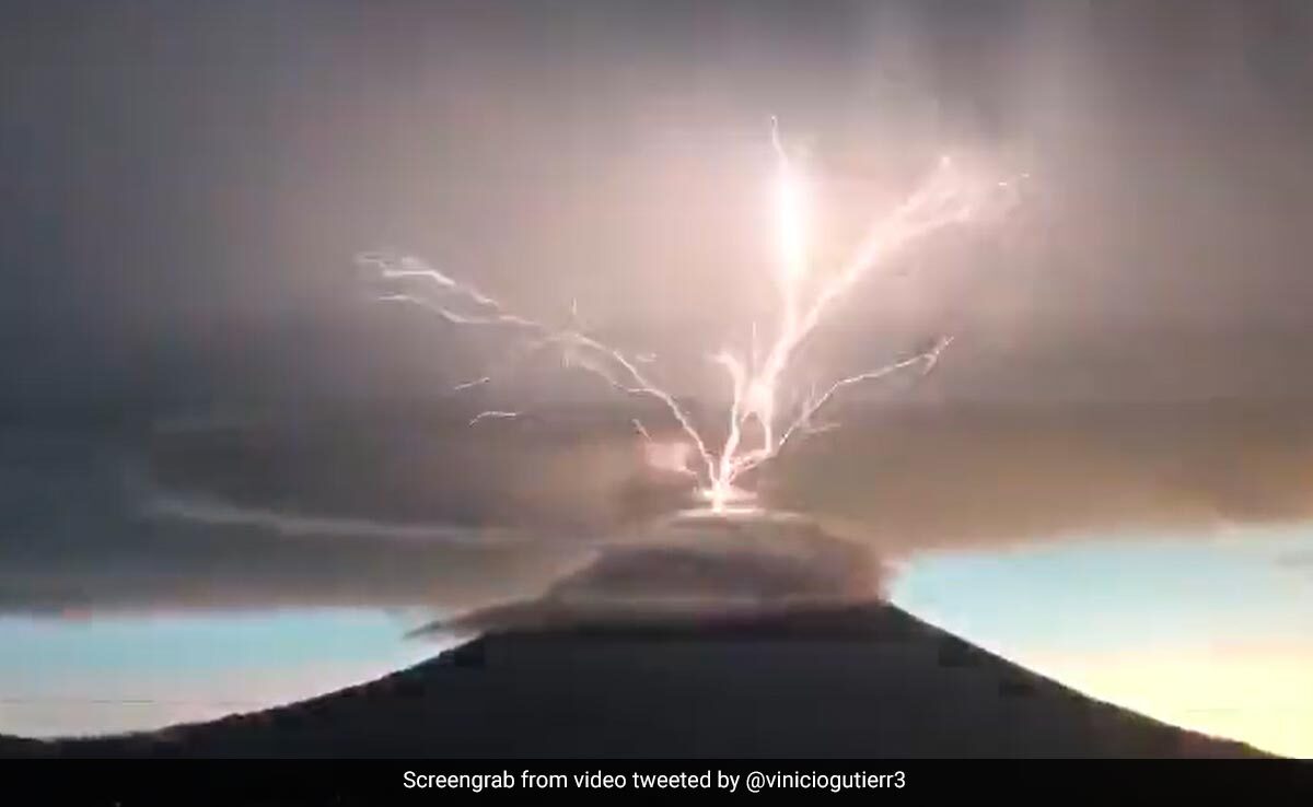 The spectacular video has amazed the internet.