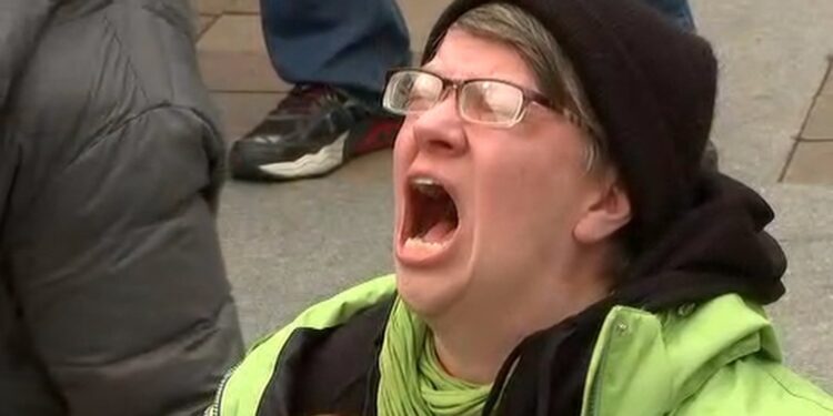 screaming leftie