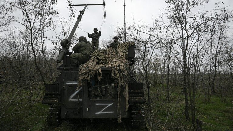 Click to enlarge Russian troops deploy an electronic warfare system