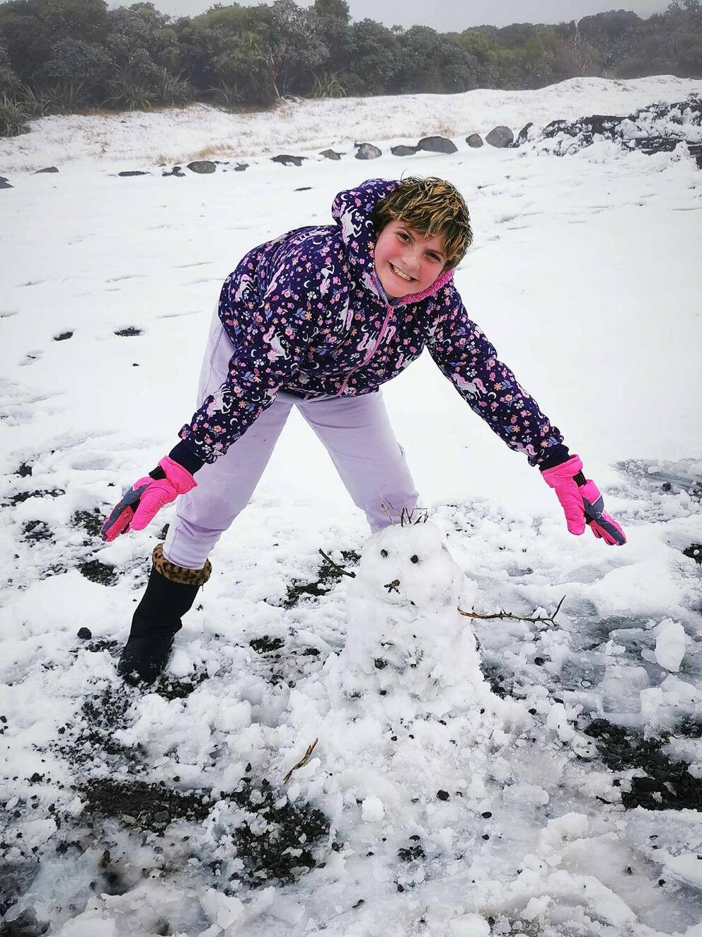 Tara Highnam plays in the snow.