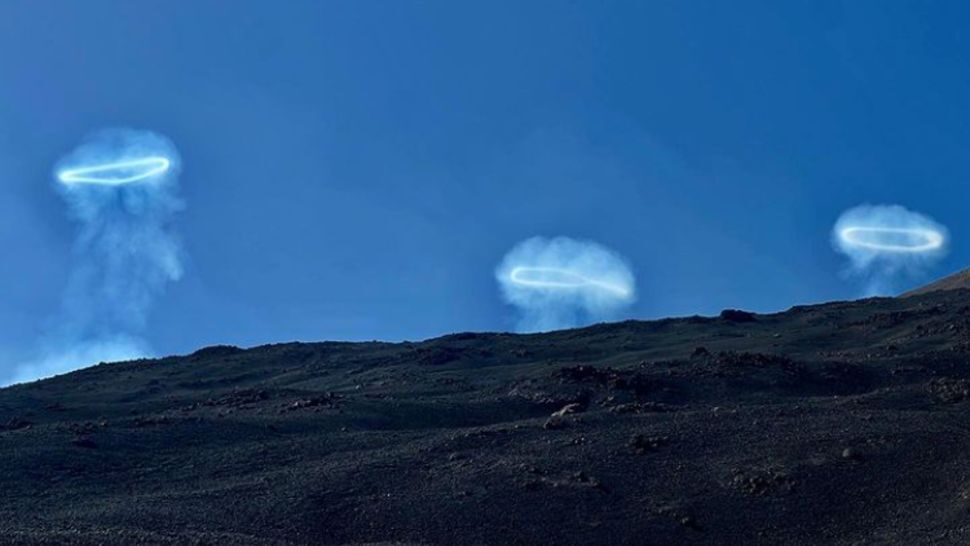 mount etna volcano smoke ring