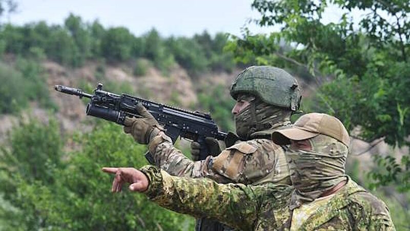 russian soldier grenade launcher