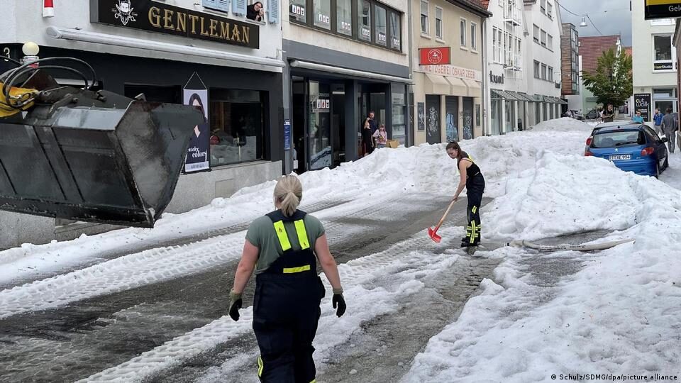 Emergency teams worked from 4pm local time until midnight to clear the ice