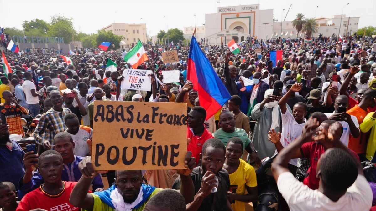 Click to enlarge Niger Protestors
