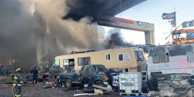 Click to enlarge fire rv homeless oakland