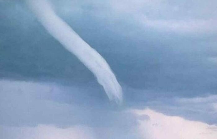Waterspout in Abruzzo, the images go around the web