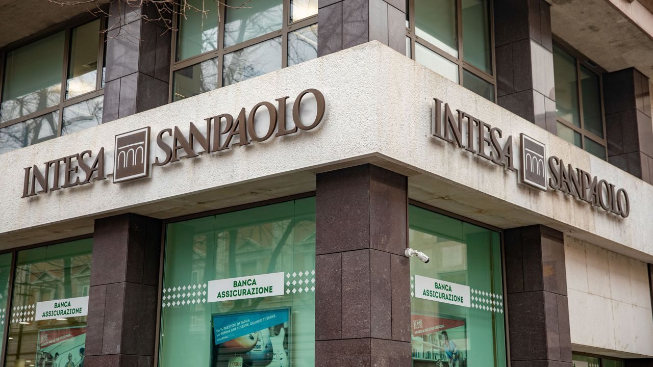 Click to enlarge italy bank