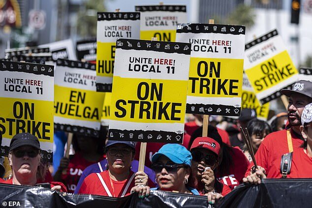 Click to enlarge la protest