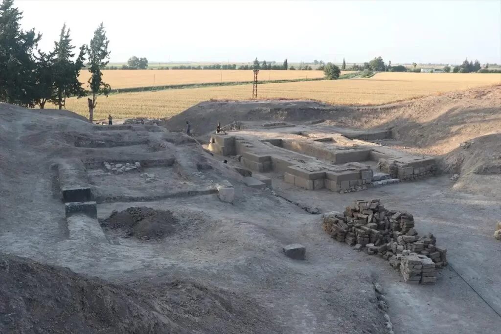 Click to enlarge Accana Mound
