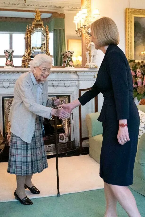 Click to enlarge Queen & Truss