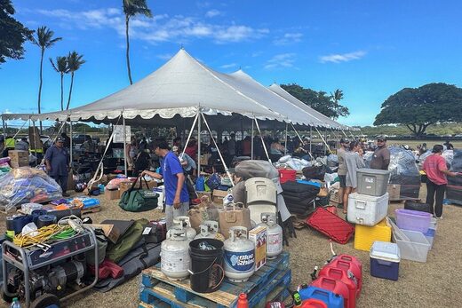 Click to enlarge maui hawaii wildfires shelter