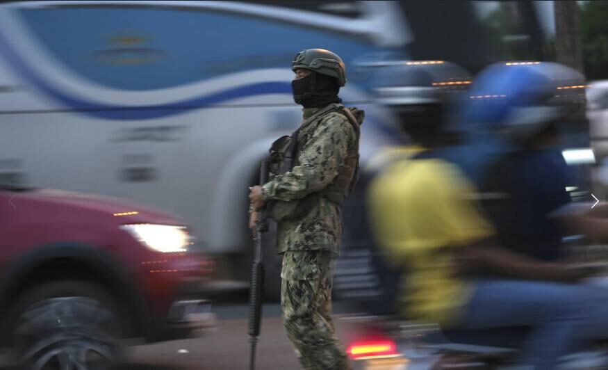 Click to enlarge soldier ecuador