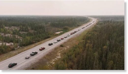 Click to enlarge Cars on Highway 3 out of Yellowknife were bumper to bumper on Wednesday as people scrambled to evacuate